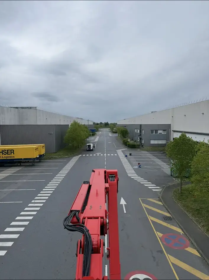 Traitement progressif de façades industrielles